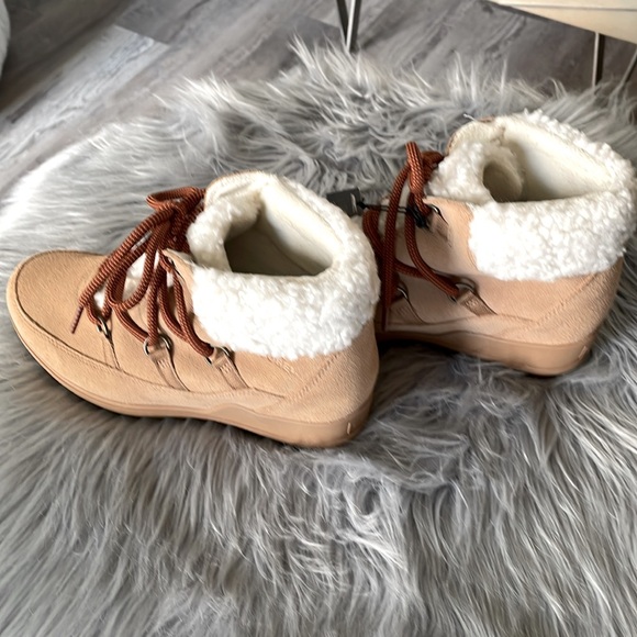 Sorel Women’s Cozy Evie laced up Ankle Boot - Picture 3 of 6